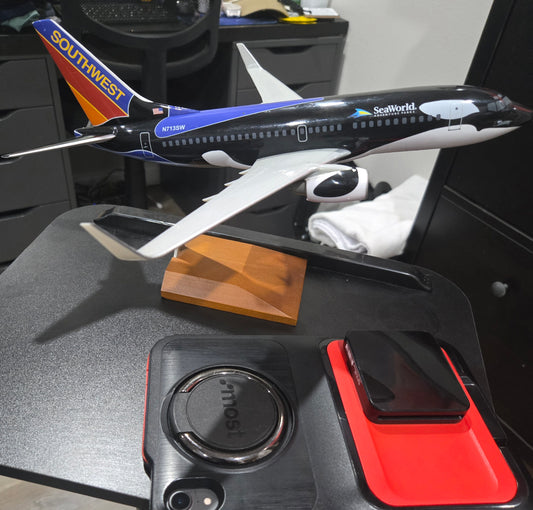 "RARE" Boeing 737-700 “Shamu” Edition – SkyMarks Supreme Model Airplane w/ Stand 1:100
