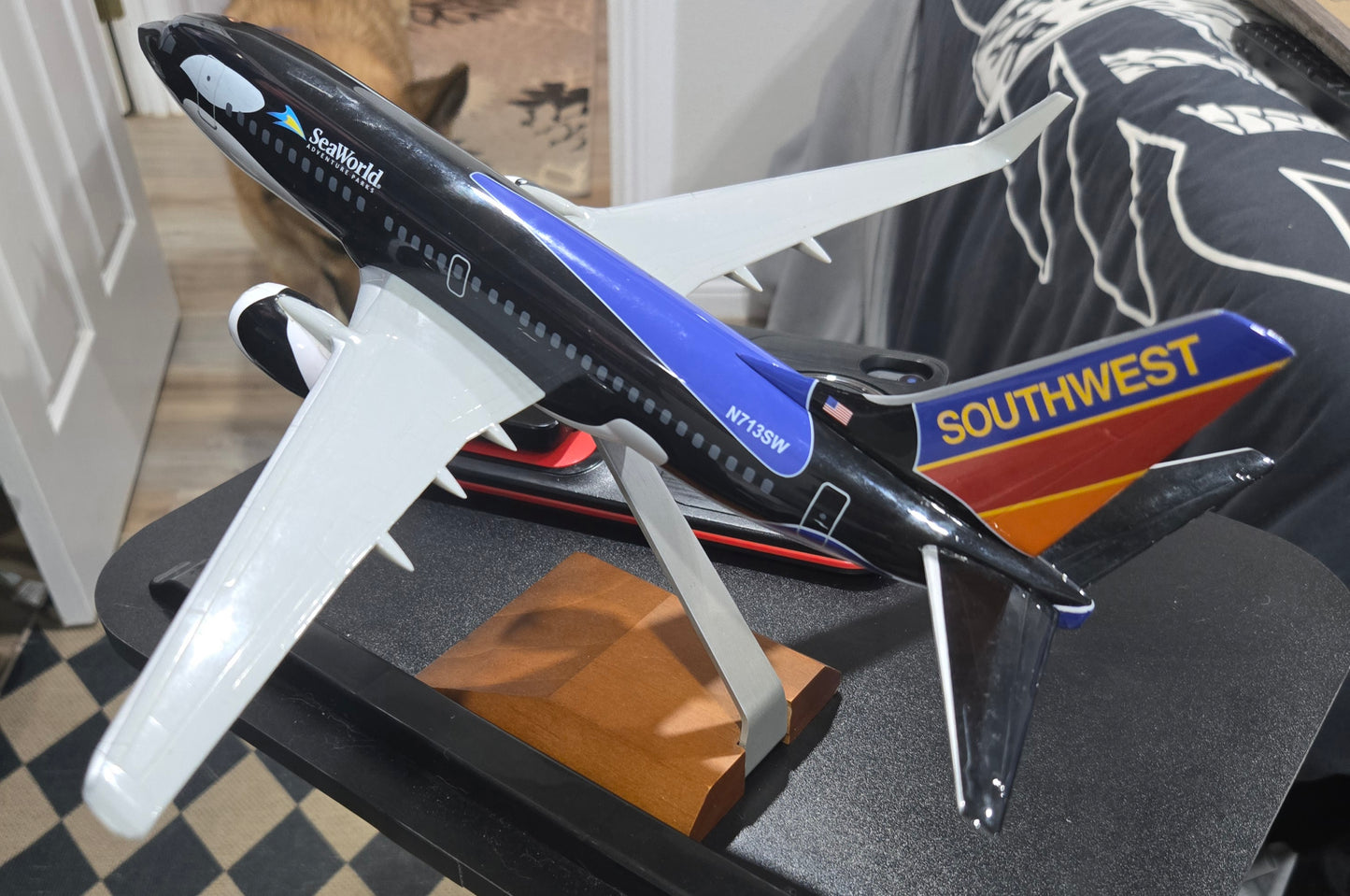 "RARE" Boeing 737-700 “Shamu” Edition – SkyMarks Supreme Model Airplane w/ Stand 1:100