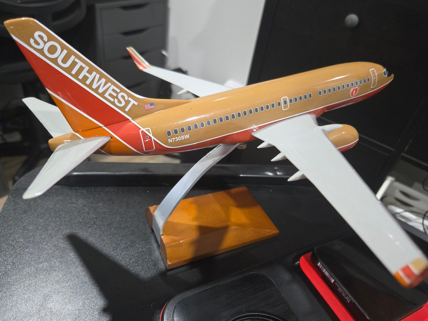 "RARE" Boeing 737-700 Southwest “Desert Gold (Brown)” Heritage Livery – SkyMarks Supreme Model w/ Stand 1:100