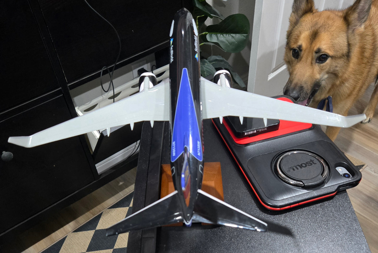 "RARE" Boeing 737-700 “Shamu” Edition – SkyMarks Supreme Model Airplane w/ Stand 1:100