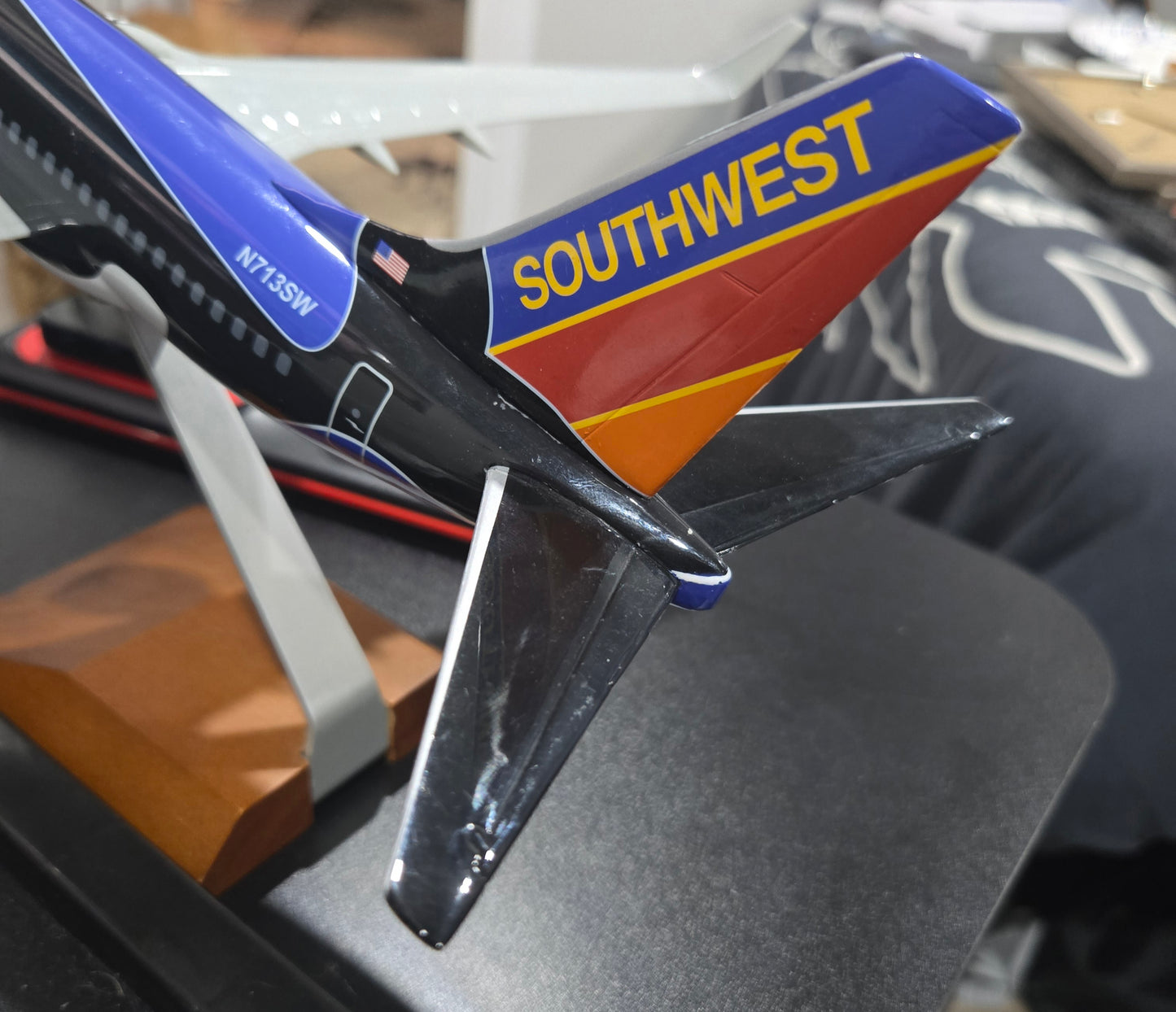 "RARE" Boeing 737-700 “Shamu” Edition – SkyMarks Supreme Model Airplane w/ Stand 1:100
