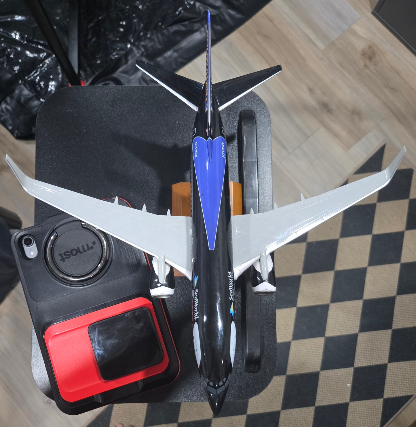 "RARE" Boeing 737-700 “Shamu” Edition – SkyMarks Supreme Model Airplane w/ Stand 1:100
