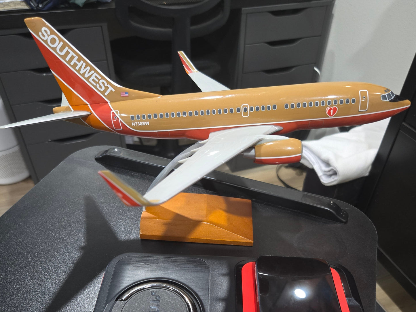 "RARE" Boeing 737-700 Southwest “Desert Gold (Brown)” Heritage Livery – SkyMarks Supreme Model w/ Stand 1:100