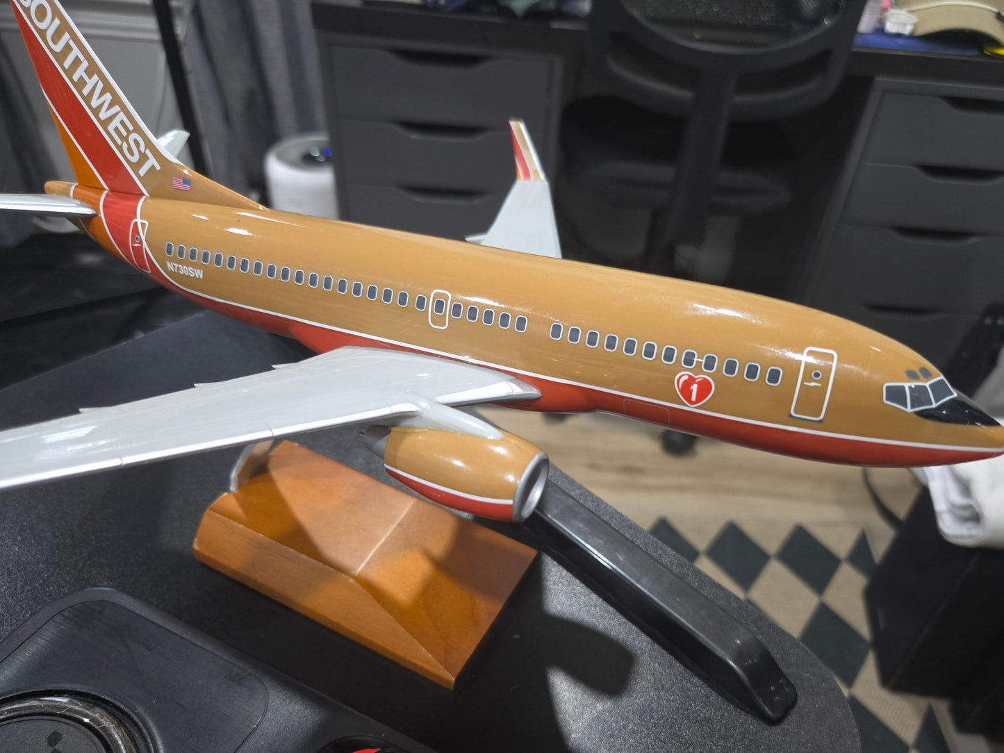"RARE" Boeing 737-700 Southwest “Desert Gold (Brown)” Heritage Livery – SkyMarks Supreme Model w/ Stand 1:100