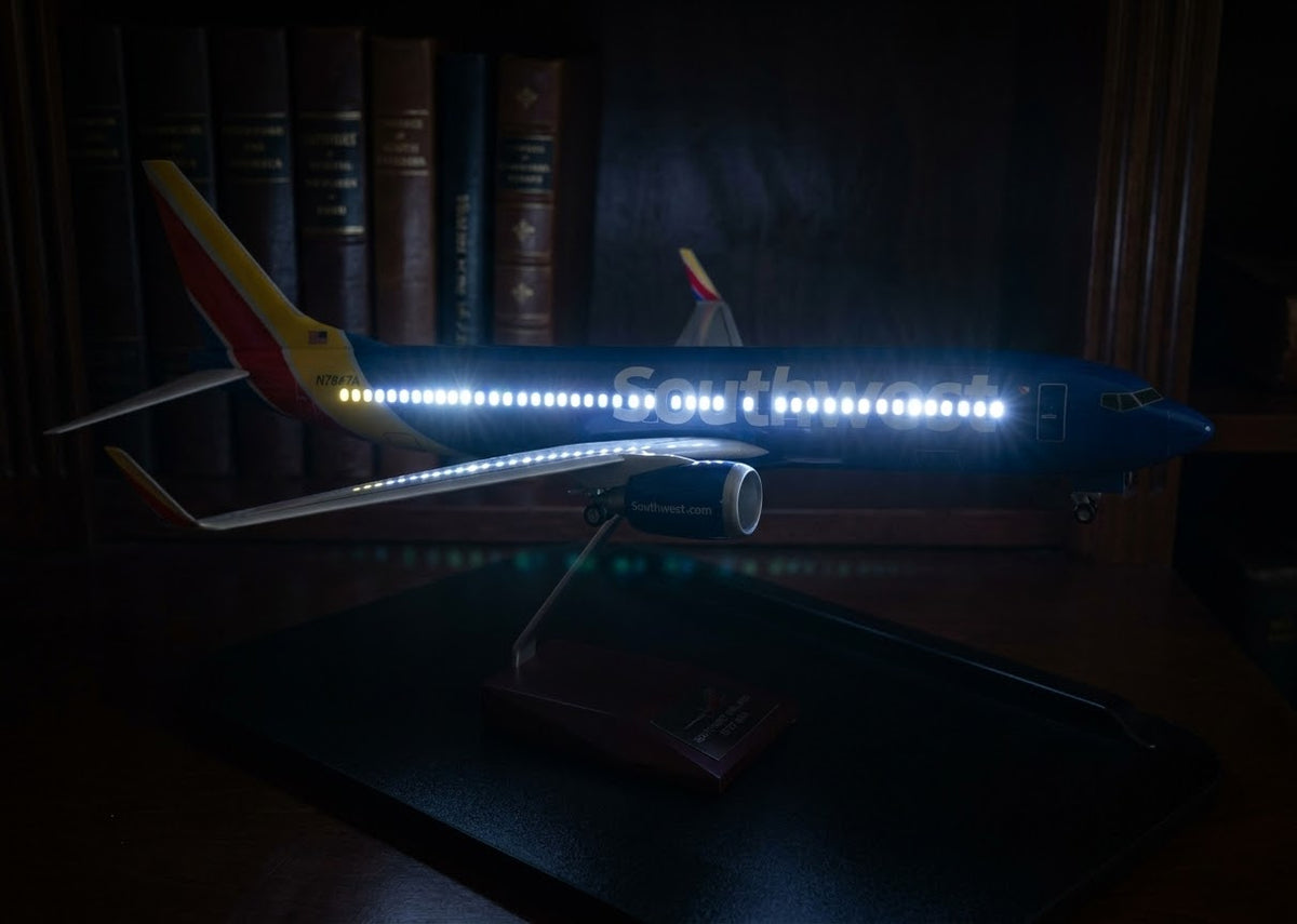 B737-800 Southwest Model Airplane (42cm-18.5 inches)