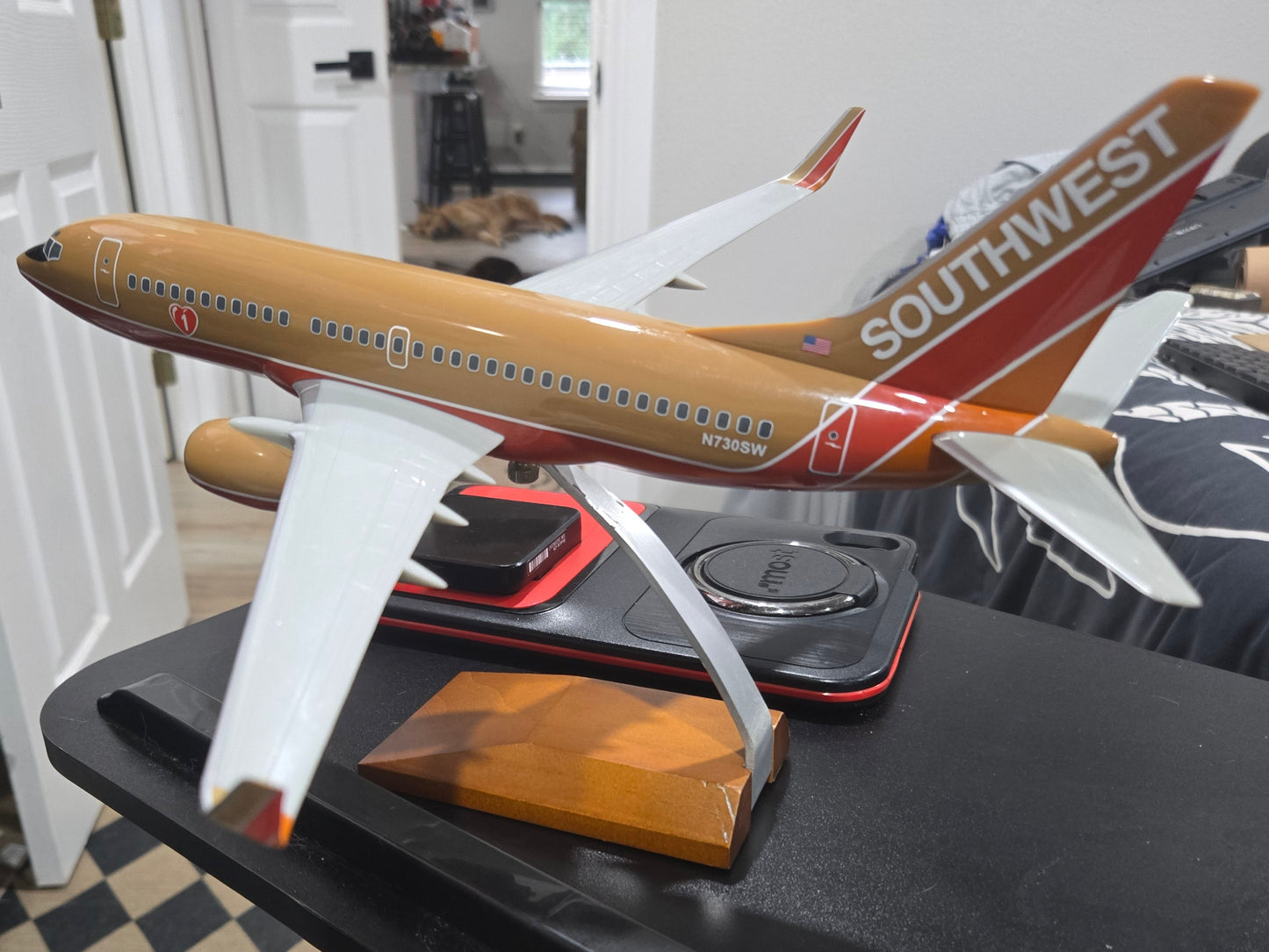 "RARE" Boeing 737-700 Southwest “Desert Gold (Brown)” Heritage Livery – SkyMarks Supreme Model w/ Stand 1:100